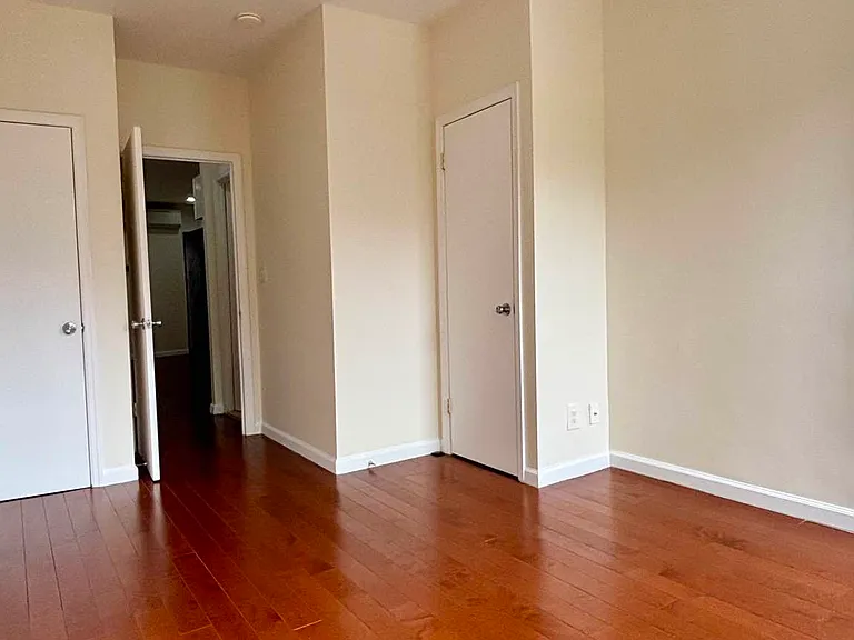 218 21st St #3-R — Photo 2