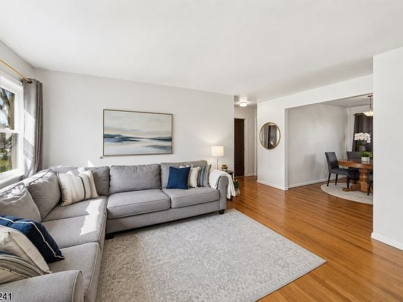 3rd image of 105 N 13Th St
