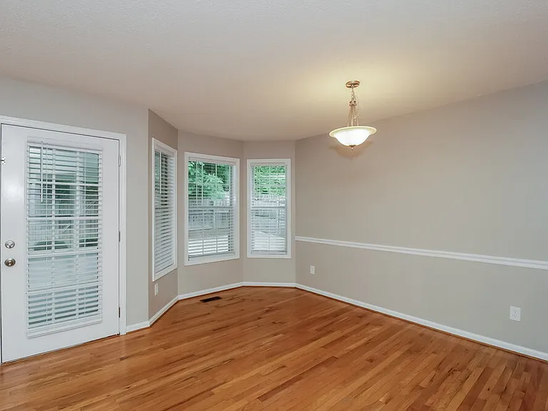 426 Ivy Crest Dr — Photo 8