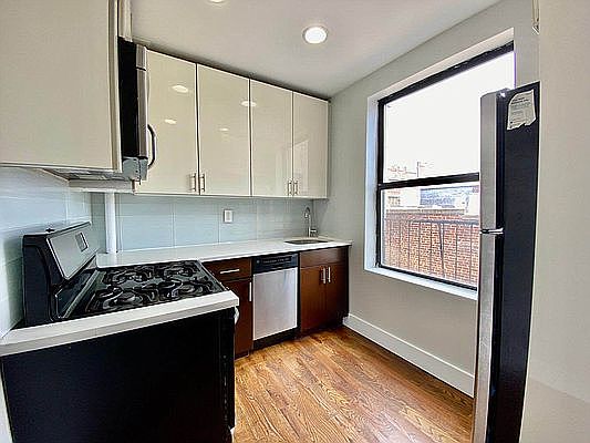 1st image of 33 Vermilyea Ave #52A