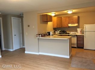 321 S Main St APT 3, Stowe, VT 05672