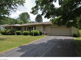 1040 Blossom Ln, Zanesville, OH 43701