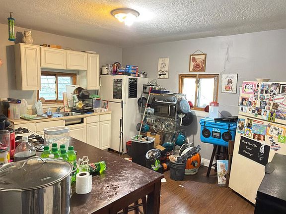 4th image of 524 Maple St