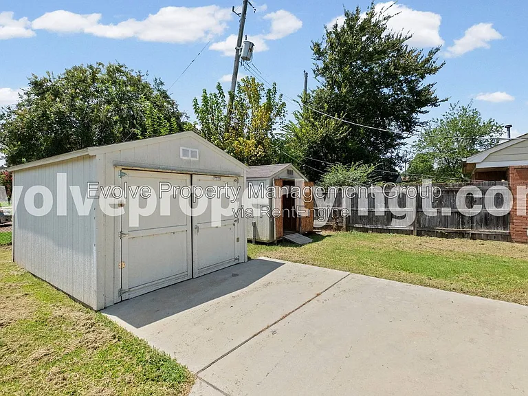8363 Creek Front Dr — Photo 22