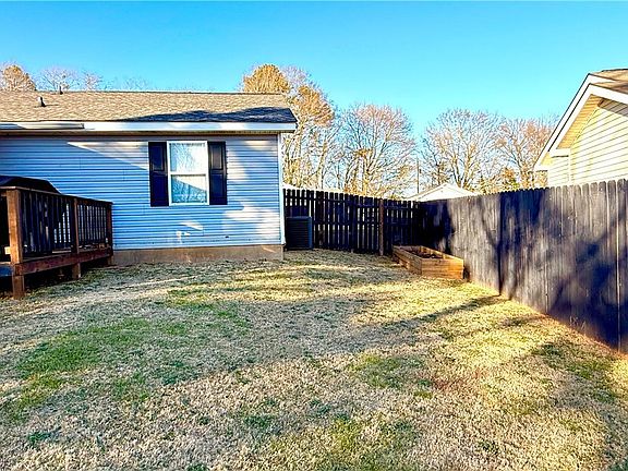 5th image of 260 Buckingham Court