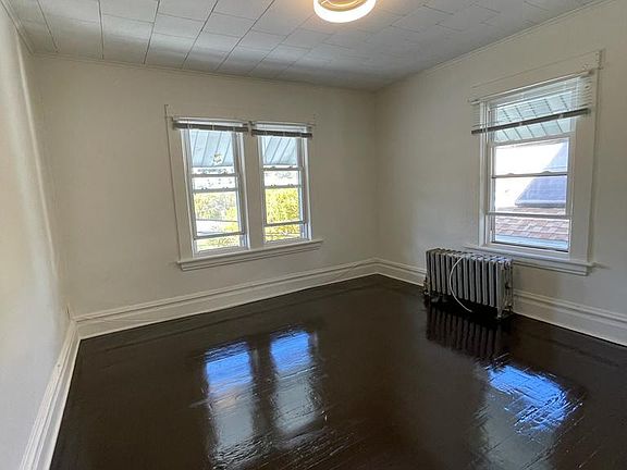 4th image of 188 Rossiter Ave #2B