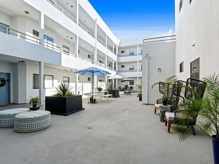 Terraces at La Cienega — Photo 16