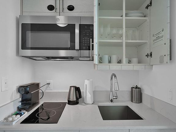 4th image of 2889 Mcfarlane Road #1516