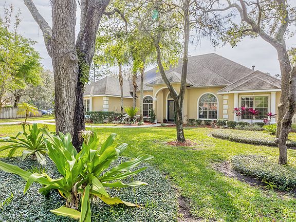2nd image of 10 Indian Springs Cir