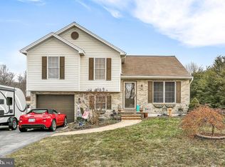 384 Valley Dr, Fayetteville, PA