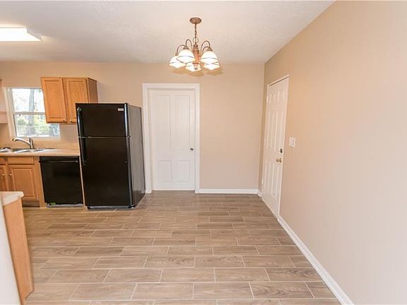 4th image of 2211 Mahoney Ave