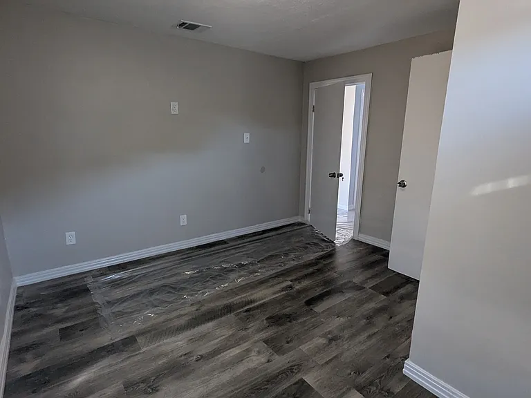 1806 Bayside St — Photo 16