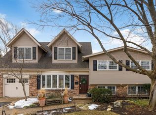 207 W Hintz Rd, Arlington Heights, IL 60004