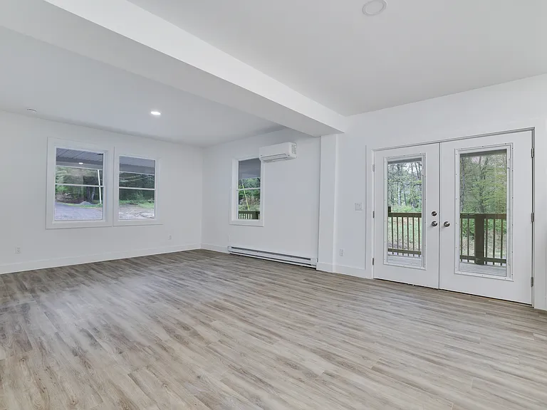 127 Evergreen Ln — Photo 4