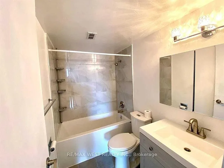 130 Neptune Dr #905 — Photo 11