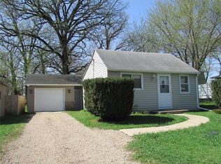 103 Northwood Dr, Hiawatha, IA 52233