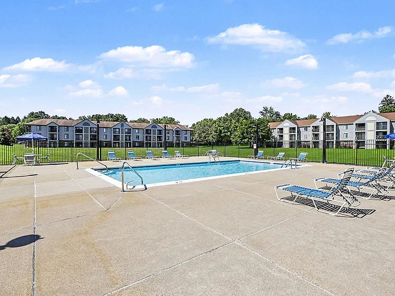 Emerald Park Apartments — Photo 21
