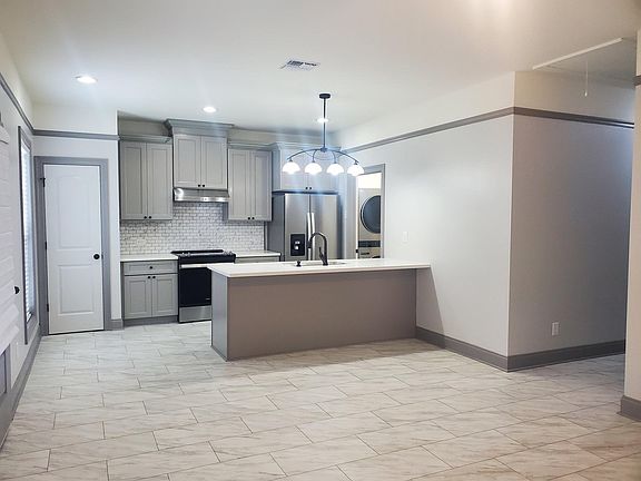 4th image of 112 Moonflower Dr #2
