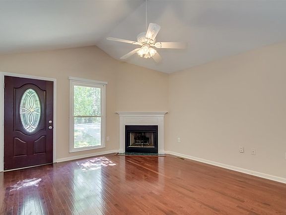 3rd image of 1011 Fleetwood Dr
