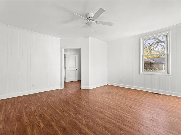 570 Elizabeth Ln W — Photo 13