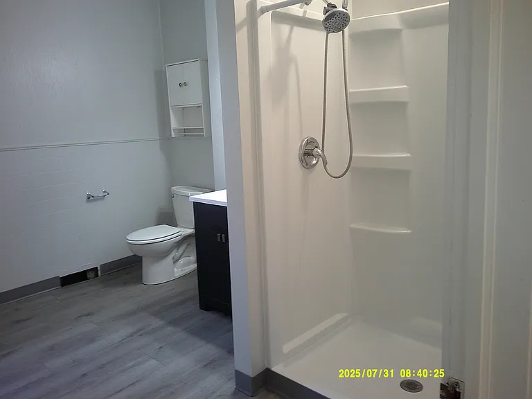 233 W Bluff St #B — Photo 6