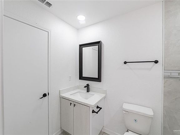 2nd image of 1206 Nogal Ave