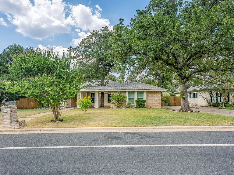 10502 Spicewood Pkwy — Photo 2