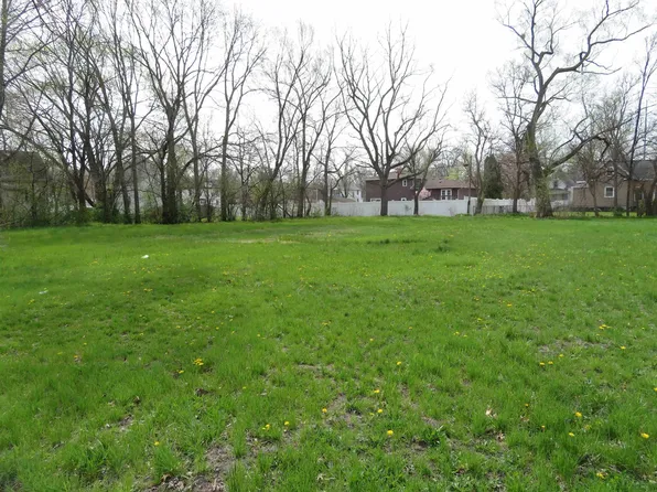 Newell St, Waterloo, IA 50703