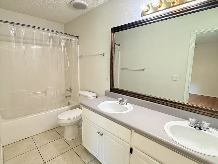 6585 Eagle Crest Dr — Photo 3