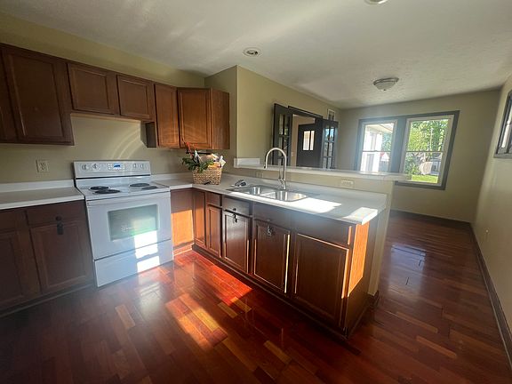 5th image of 1207 E Edwards Ave