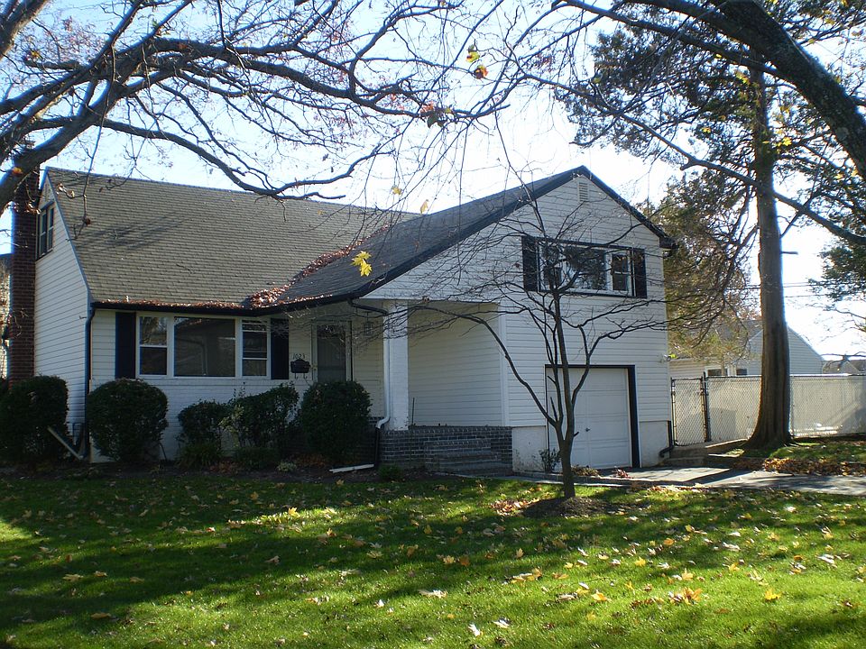 1st image of 1023 Gold St
