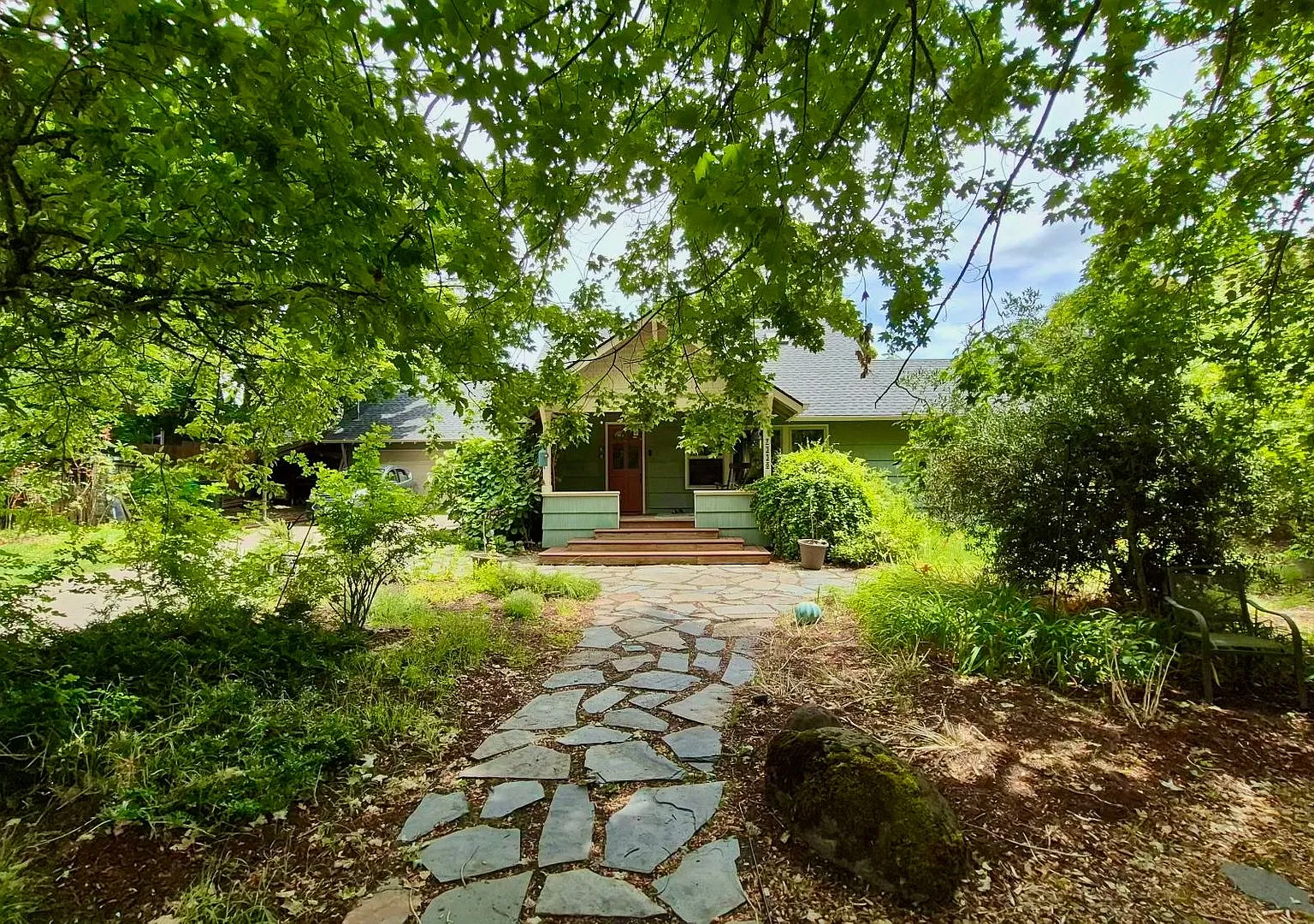 Spacious 3 Bed Southwest Portland Home with a Huge Backyard! — Photo 1