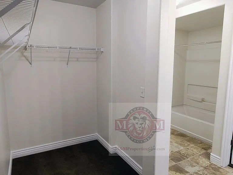 104 E Resaca Dr #E2 — Photo 13
