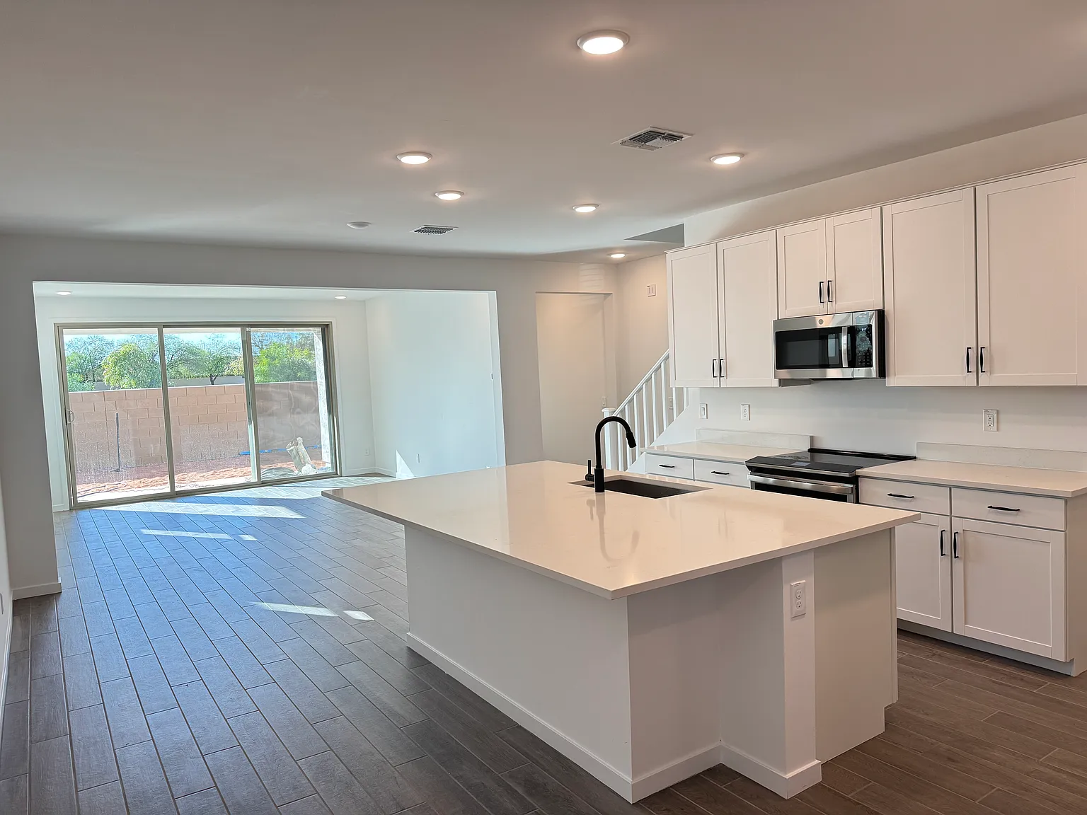 7244 N 74th Ave — Photo 3