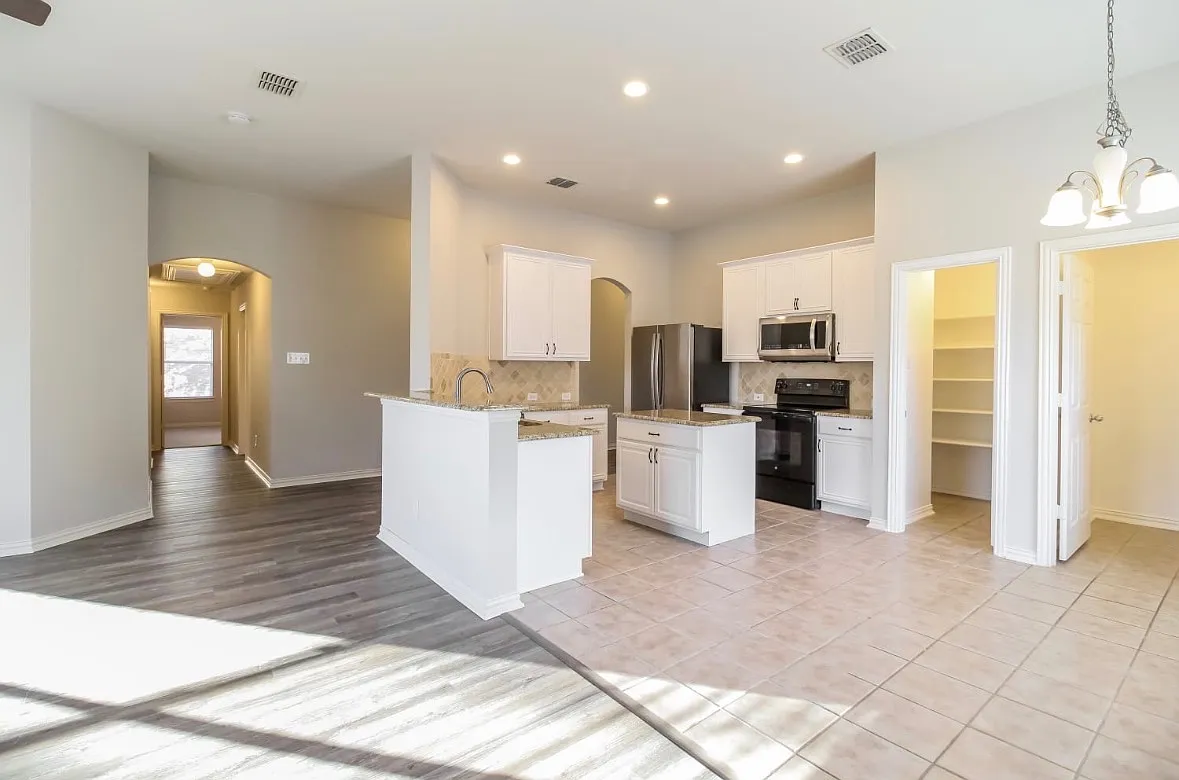 4 bed, 2057 sqft, $2,515 — Photo 4