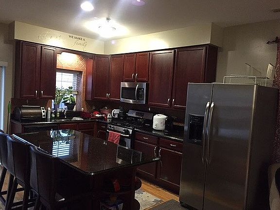 Kitchen - granite countertops