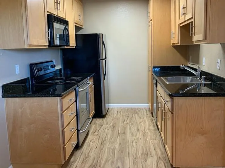 900 Cambridge Dr #74 — Photo 1