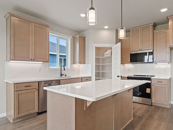 808 L ST NE by Aho Construction