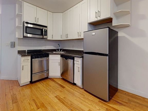 3rd image of 123 E 7th St