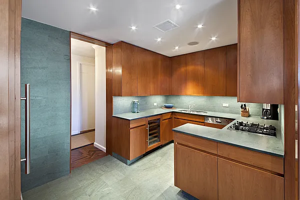 Sold by Stribling | media 18