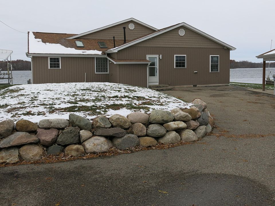 1st image of 216 Sandalwood Dr