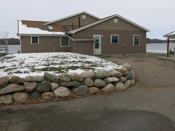 216 Sandalwood Dr, Quincy, MI 49082