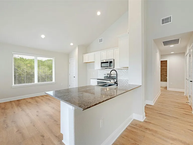21502 Paine Ave — Photo 8