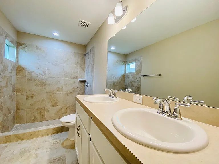 223 Hibiscus St — Photo 7
