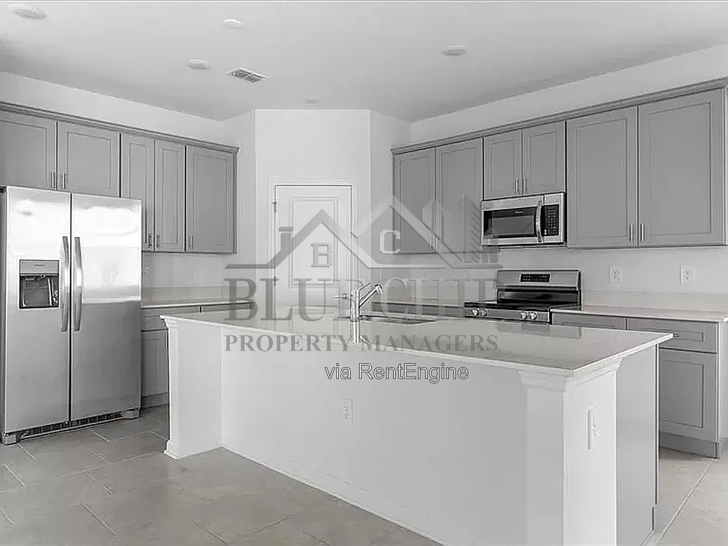 3 bed, 3.0 bath, 2052 sqft, $2,600 — Photo 2