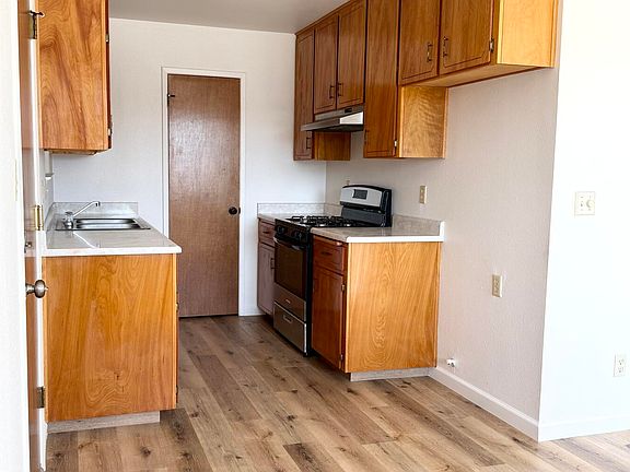 3rd image of 694 W Clay Avenue