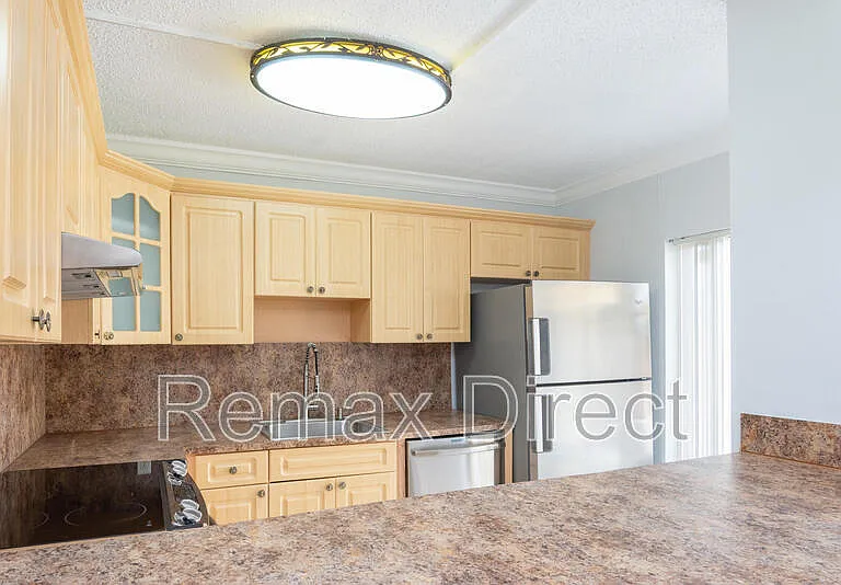 1700 Embassy Dr #305 — Photo 2