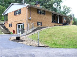 10916 Midland Trail Rd, Ashland, KY 41102