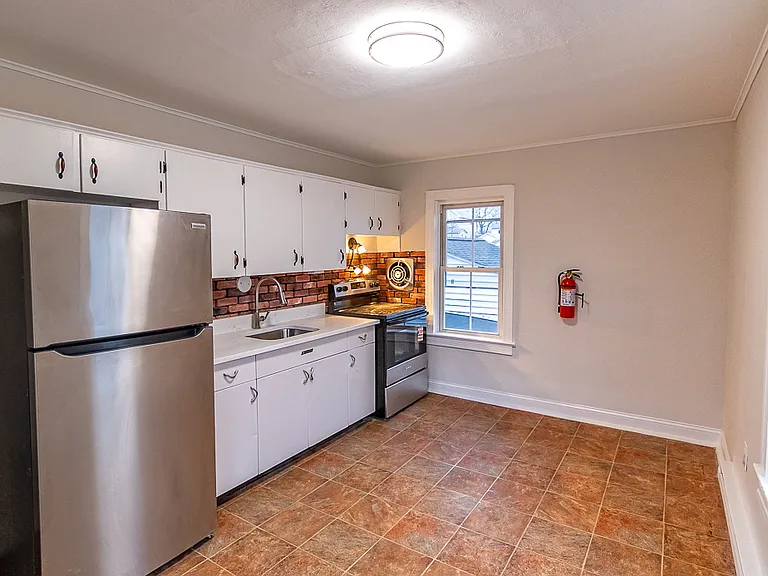 125 Front St #A — Photo 4