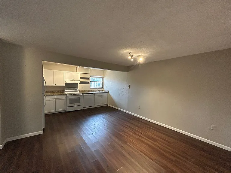 2811 SW Archer Rd #C18 — Photo 5